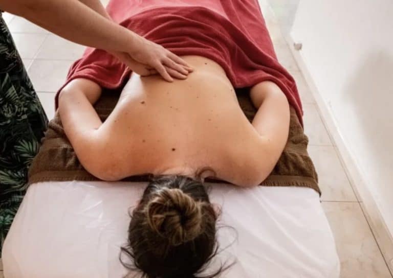 Massage relaxant du dos